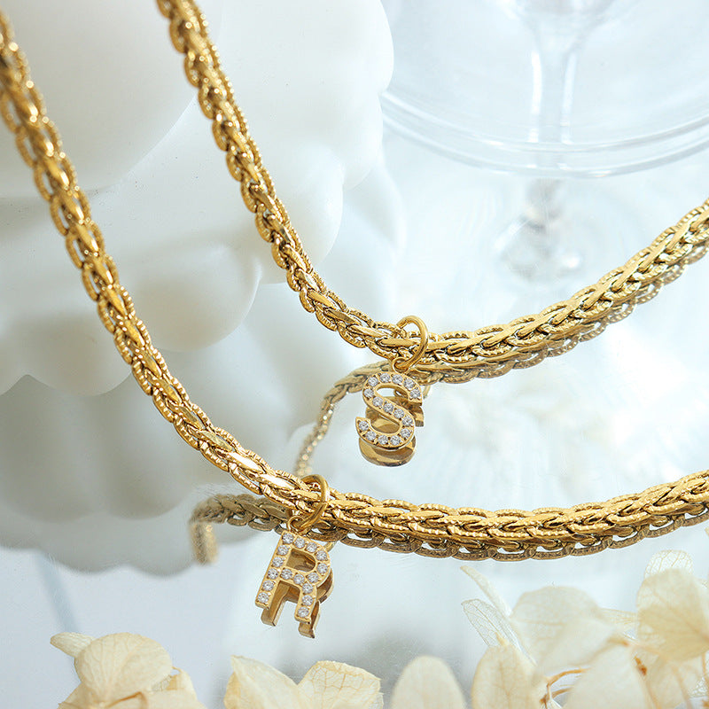 Brass Inlaid Zircon Letter Pendant Necklace Brass Inlaid Zircon Letter Pendant Necklace